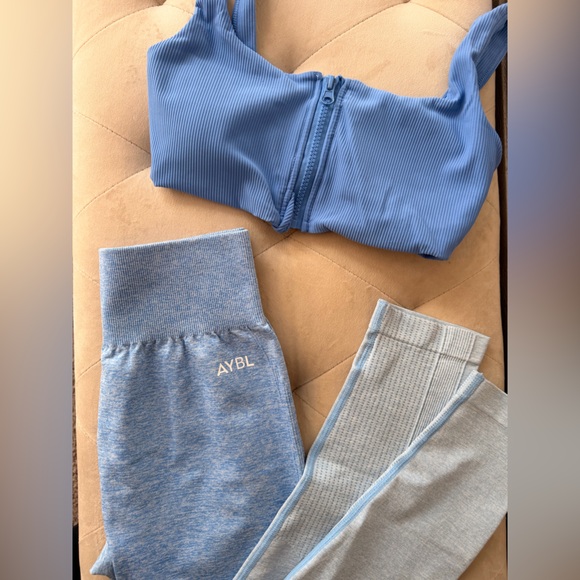 Set - Picture 3 of 5